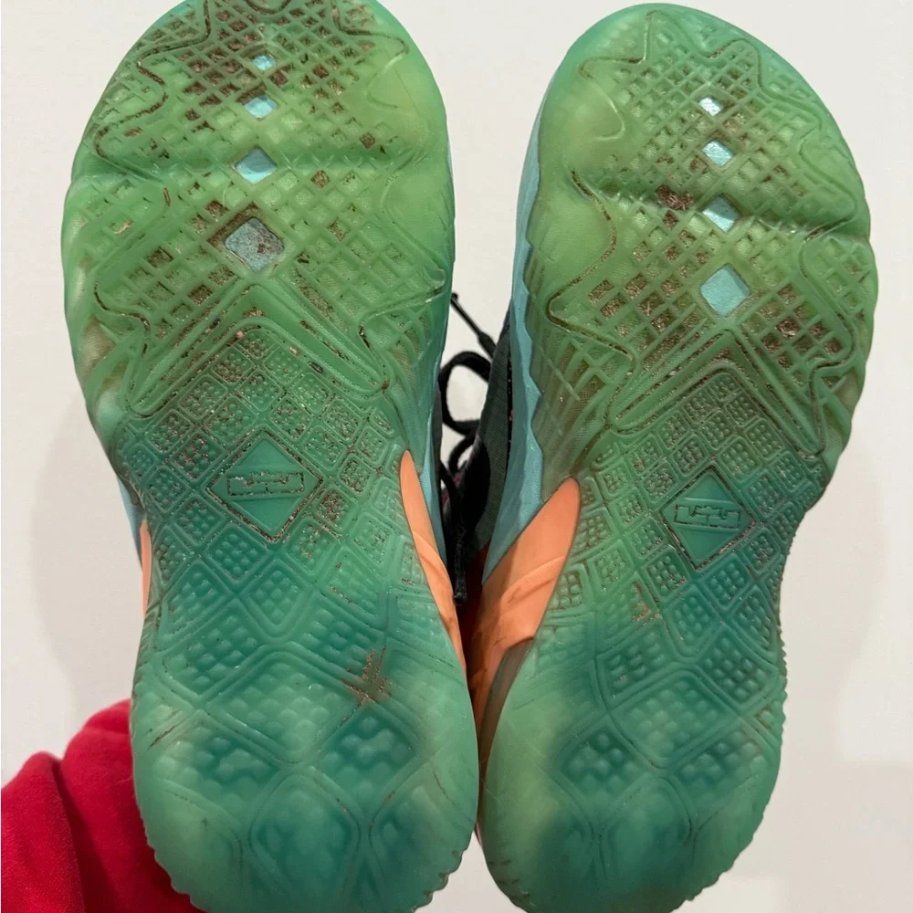 Nike LeBron 18 XVIII low tune squad space jam basketball shoes, youth size 4.5 - Picture 8 of 14